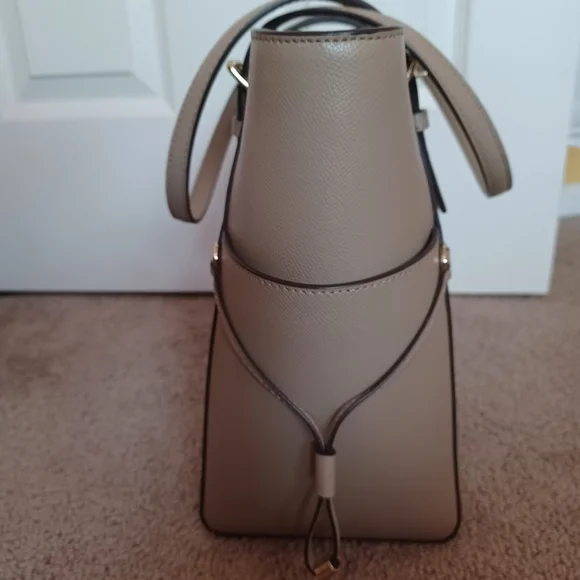 🤩👜Michael Kors EW Voyager Tote👜🤩 - Picture 5 of 16